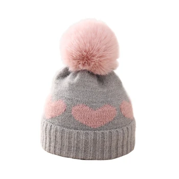 Шапочка-бини для маленьких девочек с рисунком сердца, плюшевый помпон, вязаная зимняя теплая шапка для новорожденных малышей, детская шапочка